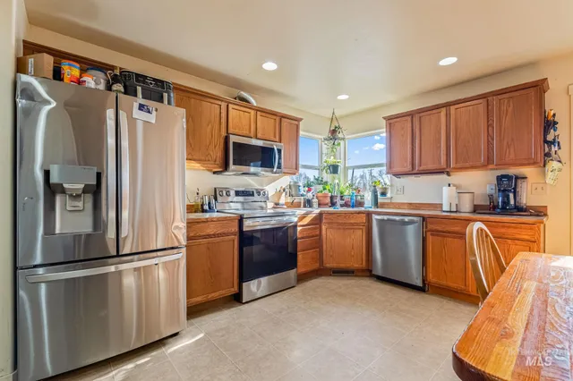 $305,000 | 226 Garnet Avenue East, Fairfield, ID 83327