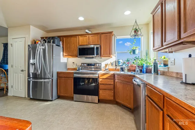 $305,000 | 226 Garnet Avenue East, Fairfield, ID 83327