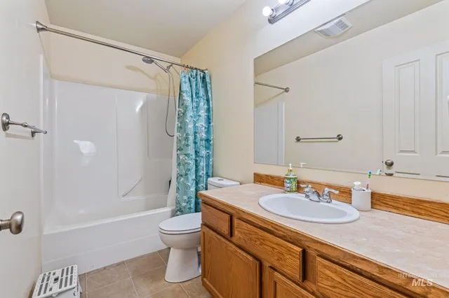 $305,000 | 226 Garnet Avenue East, Fairfield, ID 83327