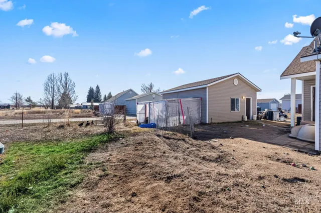 $305,000 | 226 Garnet Avenue East, Fairfield, ID 83327