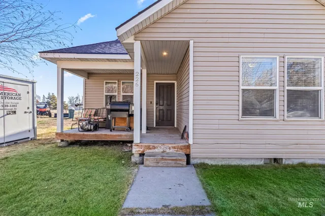 $305,000 | 226 Garnet Avenue East, Fairfield, ID 83327