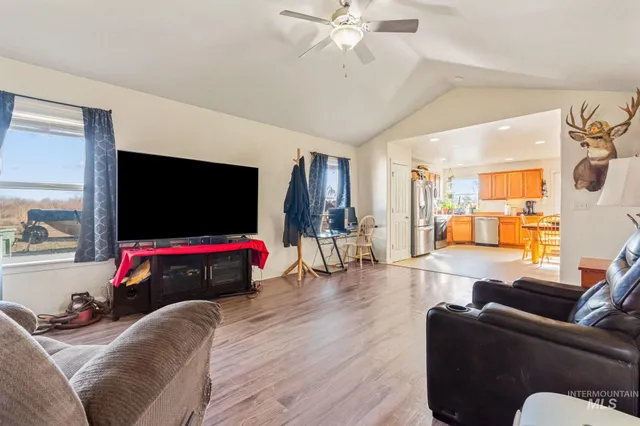 $305,000 | 226 Garnet Avenue East, Fairfield, ID 83327