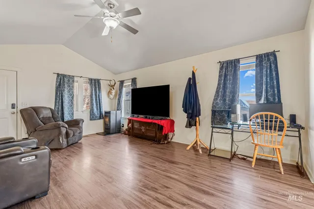 $305,000 | 226 Garnet Avenue East, Fairfield, ID 83327