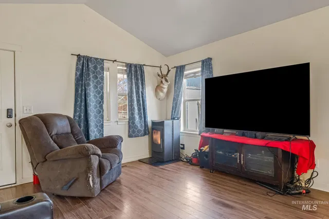 $305,000 | 226 Garnet Avenue East, Fairfield, ID 83327