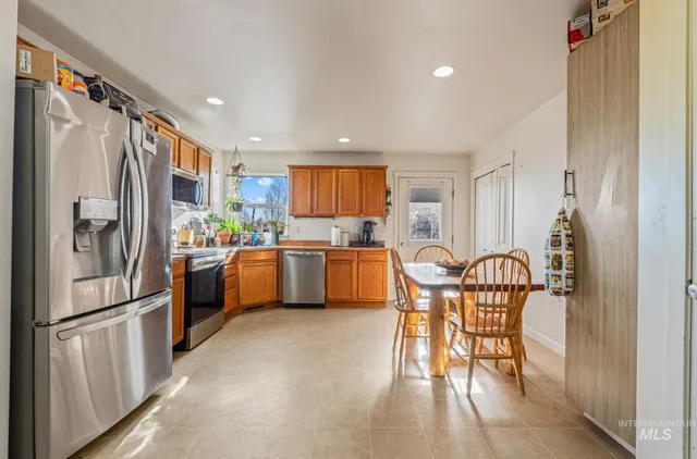 $305,000 | 226 Garnet Avenue East, Fairfield, ID 83327