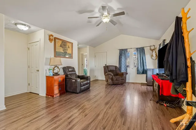 $305,000 | 226 Garnet Avenue East, Fairfield, ID 83327