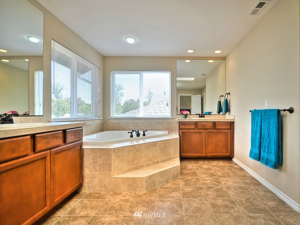 5170 Northeast 7th Court Renton, WA 98059 - Photo 16 of 25