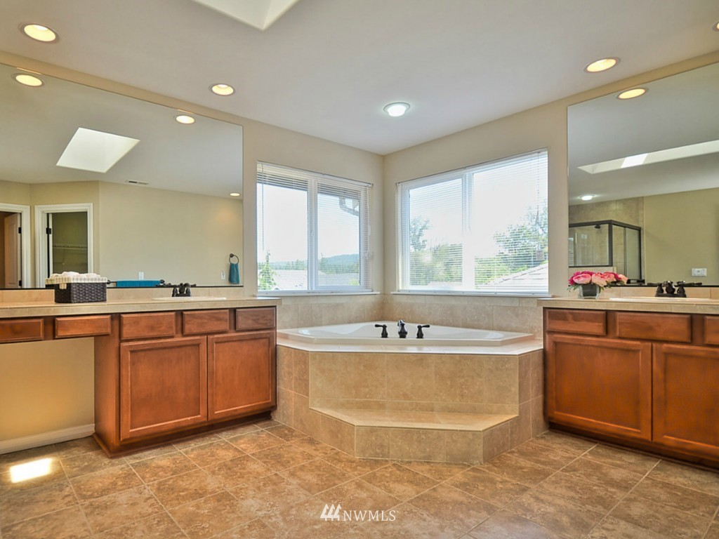 5170 Northeast 7th Court Renton, WA 98059 - Photo 17 of 25