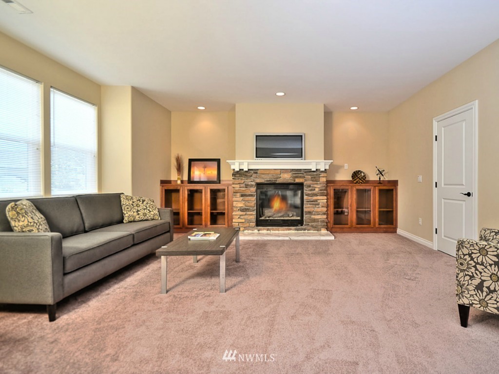 5170 Northeast 7th Court Renton, WA 98059 - Photo 3 of 25