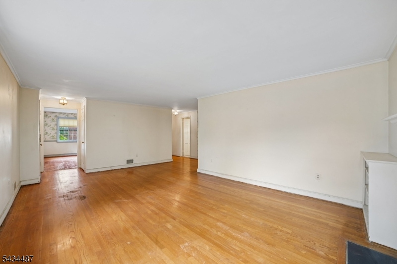 137 Beekman Road Summit, NJ 07901 - Photo 9 of 44