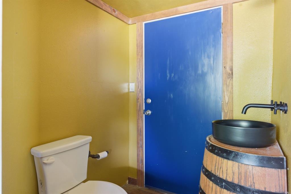 641 Rscr 4480 Point Point, TX 75472 - Photo 30 of 40 a bathroom with a toilet and a sink