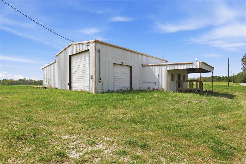 641 Rscr 4480 Point Point, TX 75472 - Photo 33 of 40 a backyard of a house with lots of green space