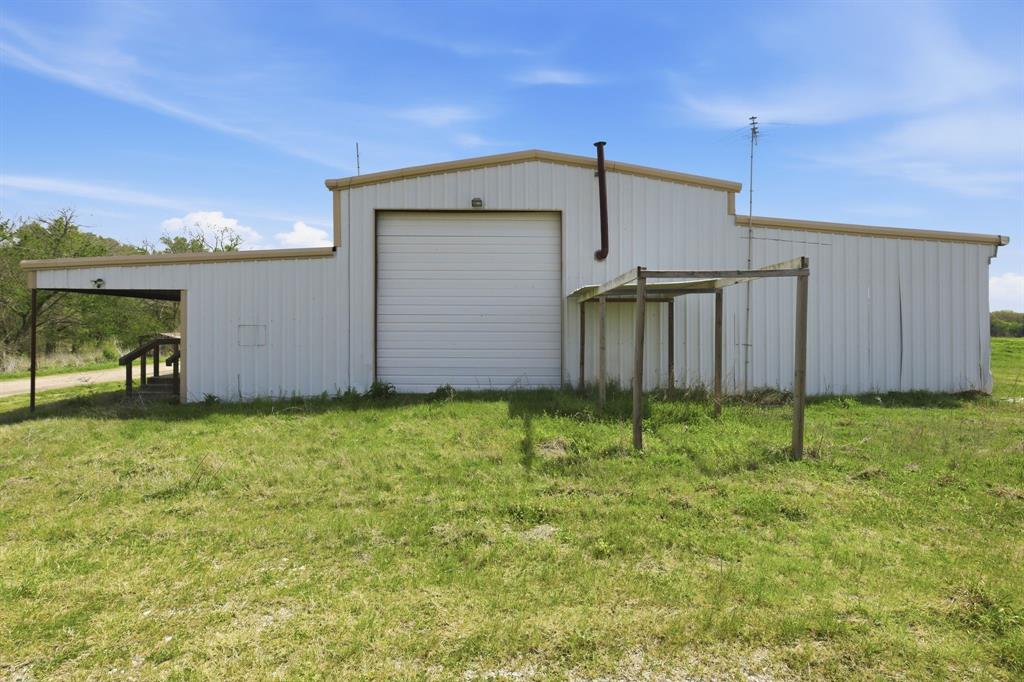 641 Rscr 4480 Point Point, TX 75472 - Photo 36 of 40 a backyard of a house