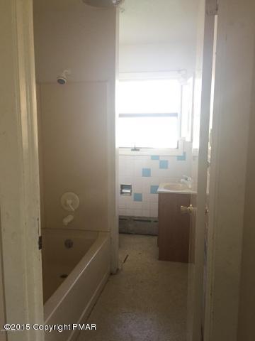 39 Sterling Road Mount Pocono, PA 18344 - Photo 13 of 22 Full Bath