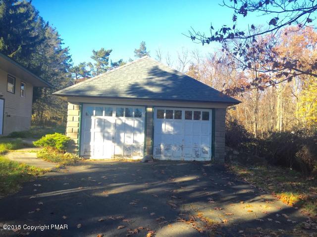 39 Sterling Road Mount Pocono, PA 18344 - Photo 16 of 22 Garage
