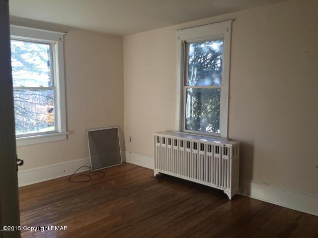 39 Sterling Road Mount Pocono, PA 18344 - Photo 5 of 22 20151109162032732512000000-o
