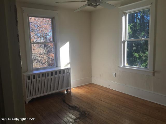 39 Sterling Road Mount Pocono, PA 18344 - Photo 7 of 22 20151109162059946145000000-o