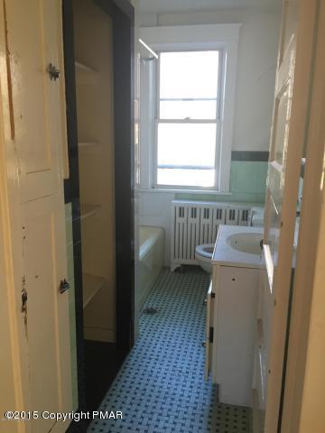 39 Sterling Road Mount Pocono, PA 18344 - Photo 8 of 22 Bath