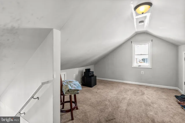 a view of entryway with workspace