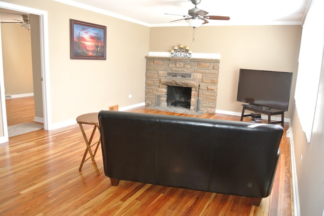 57 Lippincott Road Fox Lake, IL 60020 - Photo 3 of 24