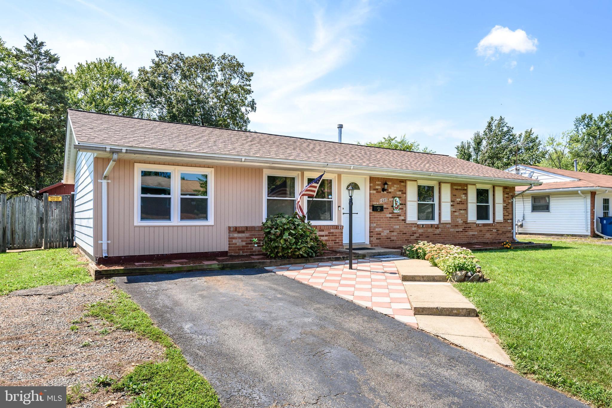 1027 South Hoga Road Sterling, VA 20164 - Photo 2 of 32 Welcome home!