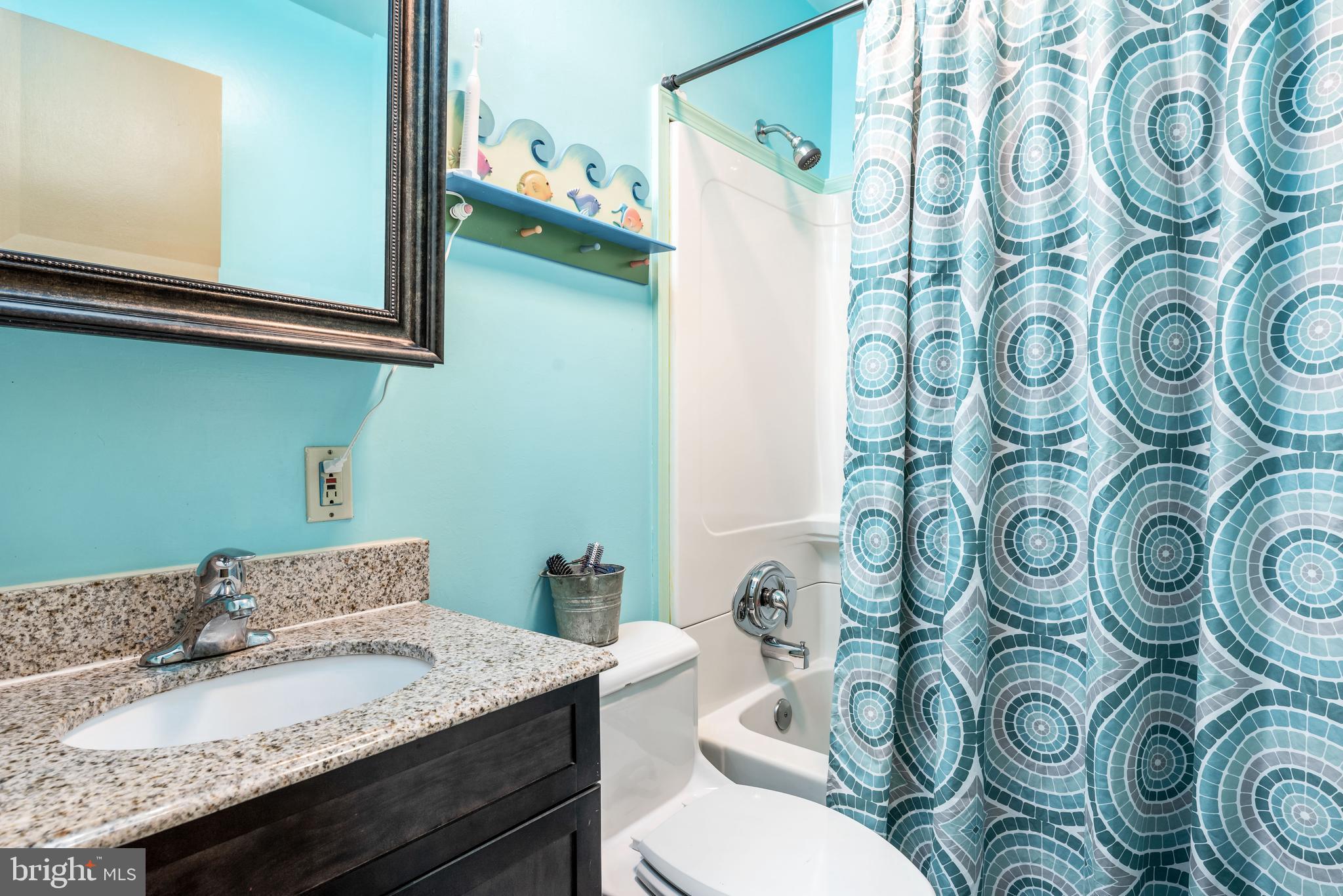 1027 South Hoga Road Sterling, VA 20164 - Photo 22 of 32 Bathroom