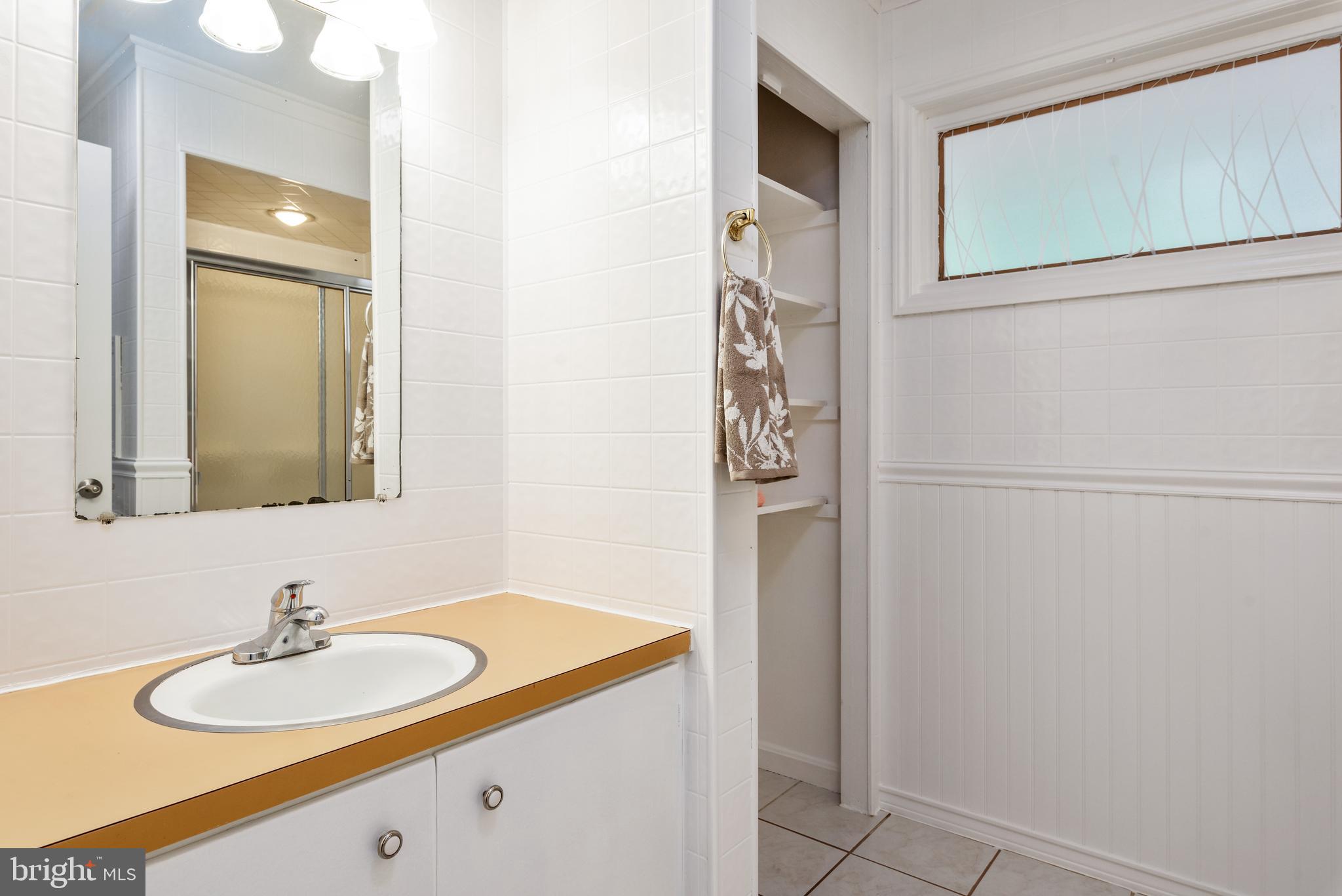 1027 South Hoga Road Sterling, VA 20164 - Photo 25 of 32 Bathroom