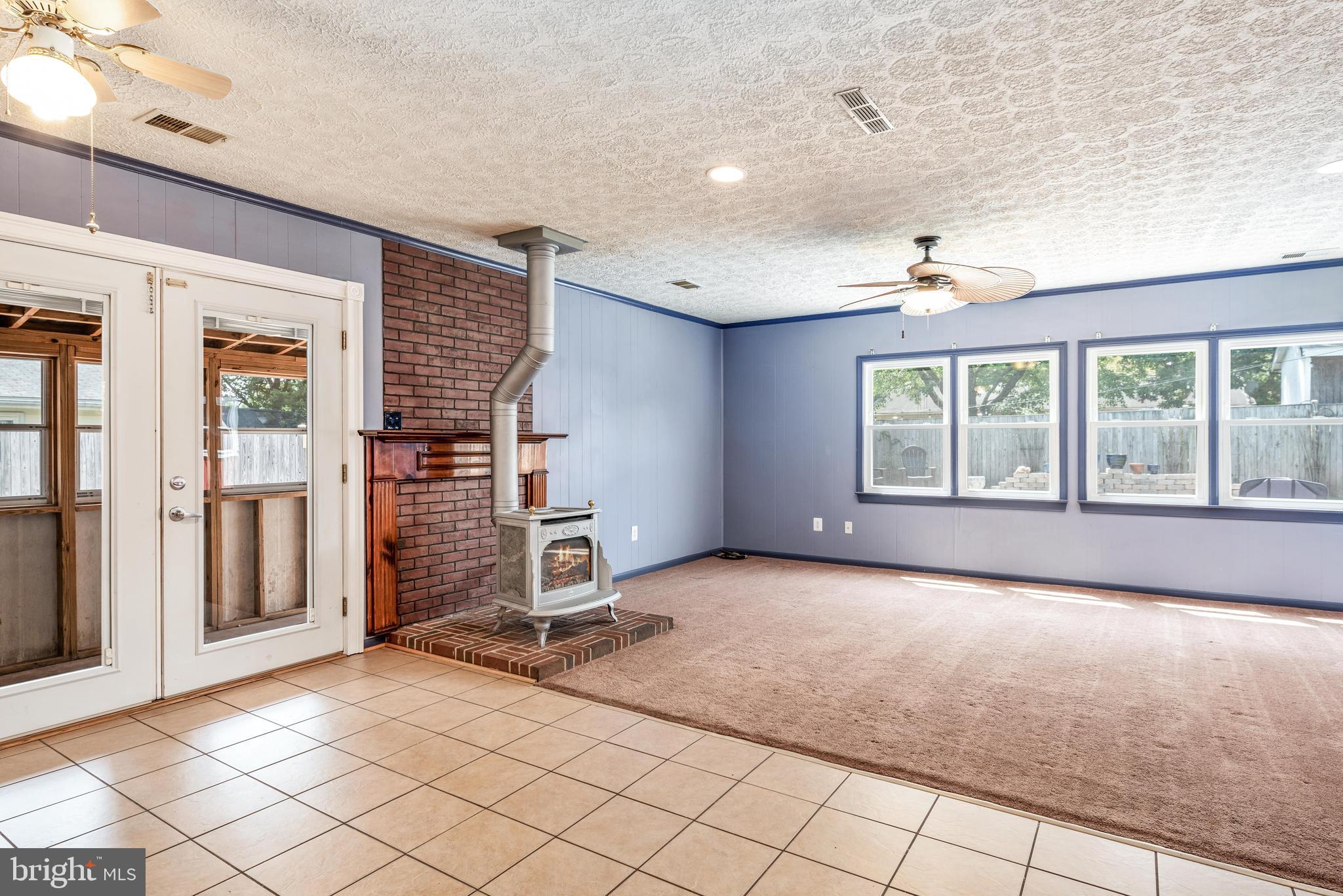 1027 South Hoga Road Sterling, VA 20164 - Photo 4 of 32 Family Room
