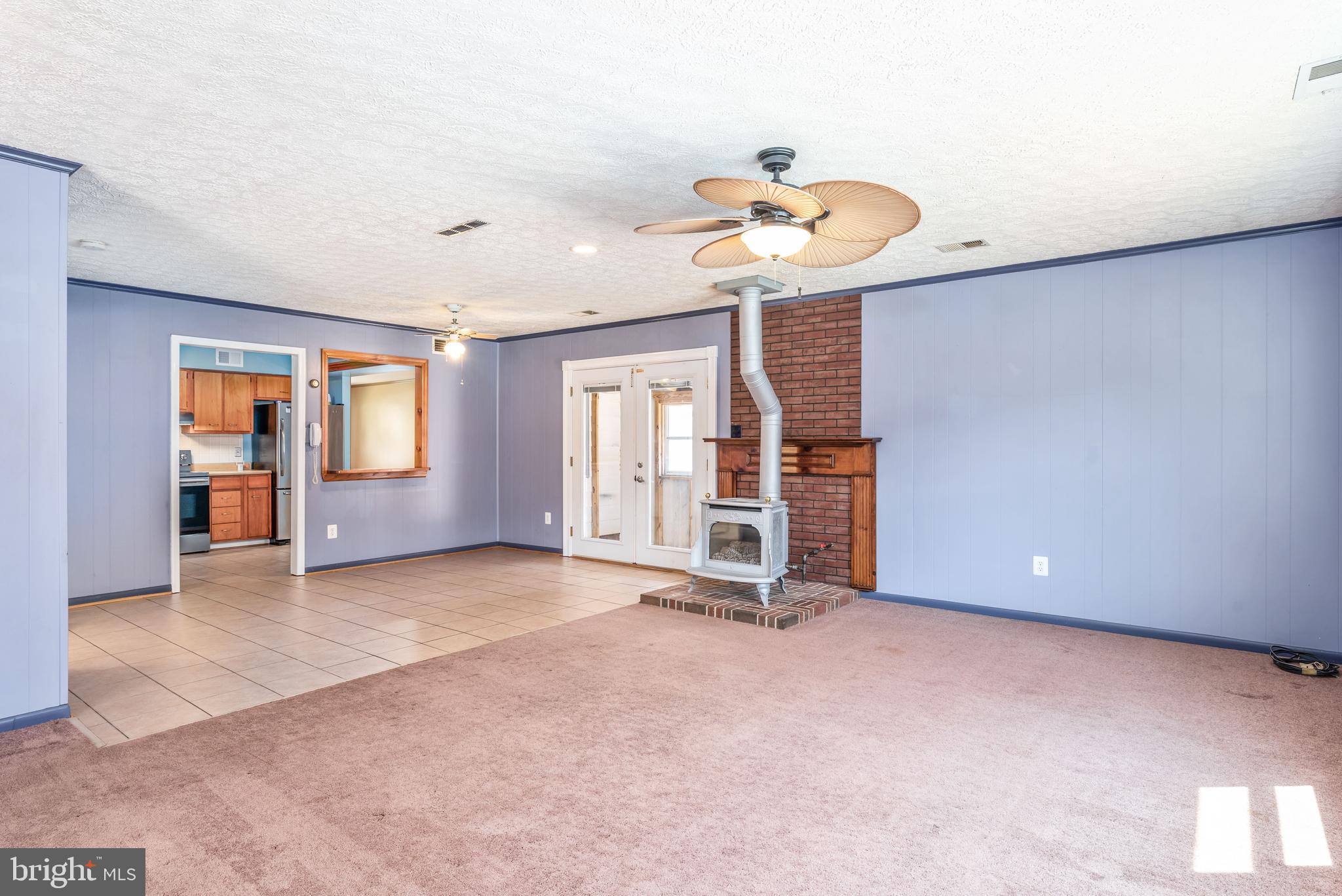 1027 South Hoga Road Sterling, VA 20164 - Photo 6 of 32 Family Room