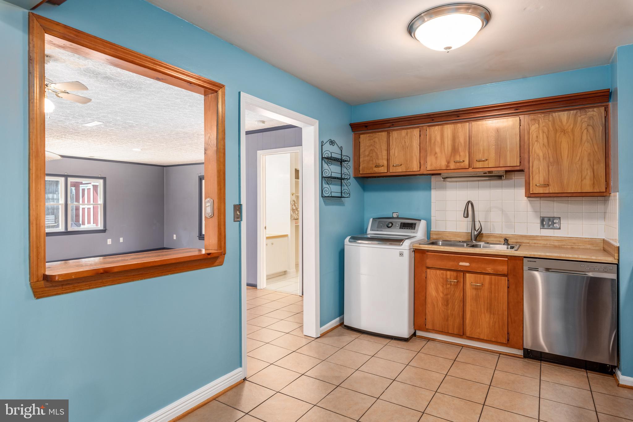 1027 South Hoga Road Sterling, VA 20164 - Photo 9 of 32 Kitchen