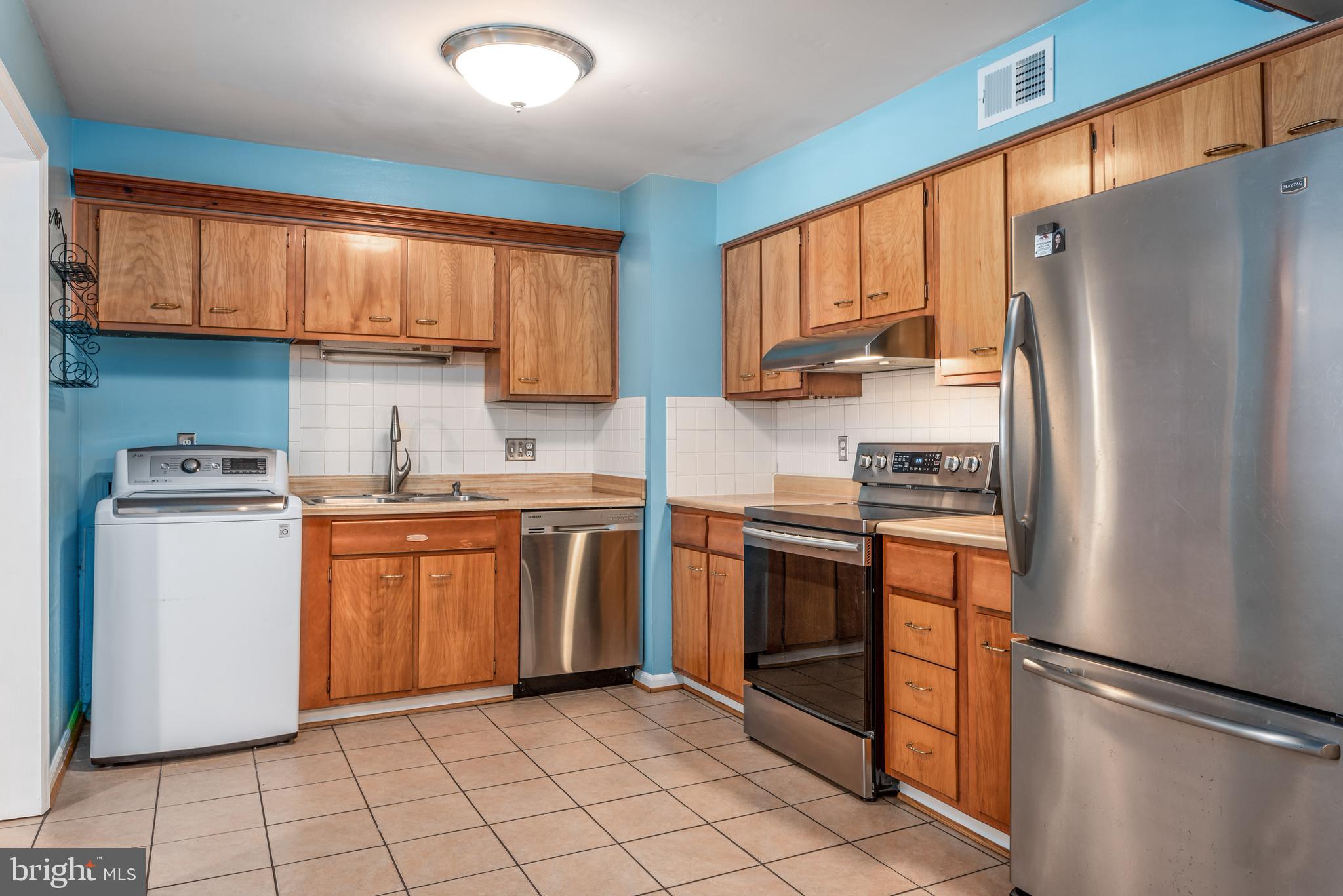 1027 South Hoga Road Sterling, VA 20164 - Photo 10 of 32 Kitchen