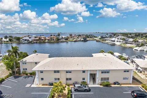 $274,900 | 1714 Bikini Court, Unit 105, Cape Coral, FL 33904