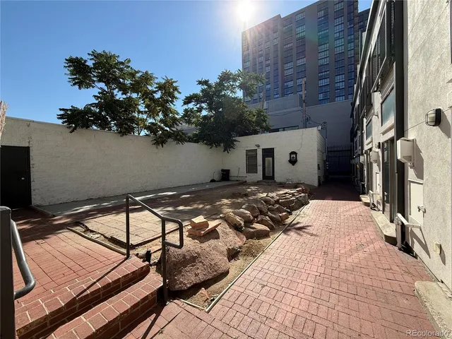 $2,300 | 1131 21st Street, Denver, CO 80205