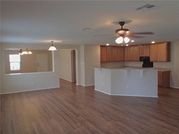 $2,100 | 224 Wildwood Drive, Georgetown, TX 78633