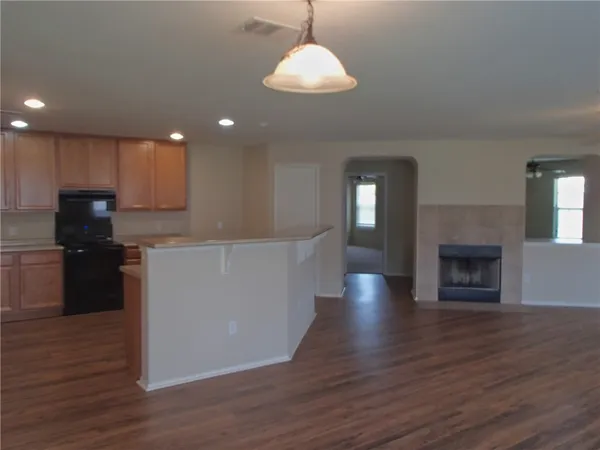 $2,100 | 224 Wildwood Drive, Georgetown, TX 78633