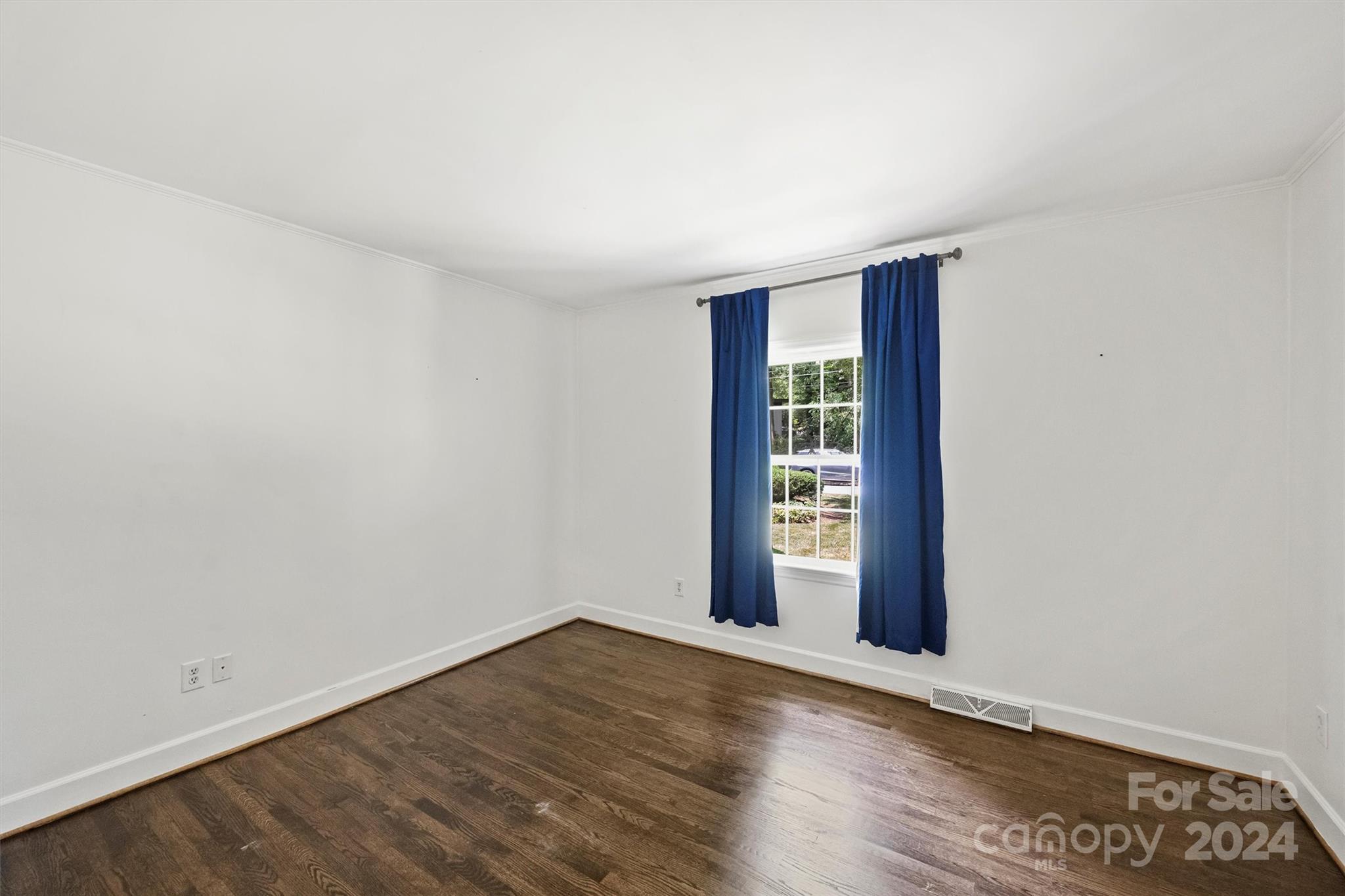 207 Crescent Drive Davidson, NC 28036 - Photo 25 of 43 an empty room with wooden floor and windows
