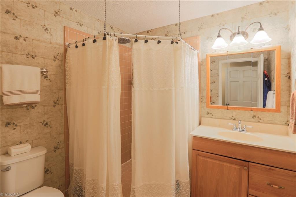 430 Saddletree Road Thomasville, NC 27360 - Photo 17 of 30 Gallery Image 17