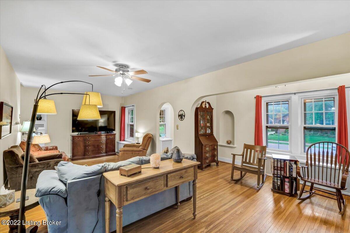 911 Greenleaf Road Louisville, KY 40213 - Photo 8 of 44 08-911 Greenleaf Rd-107
