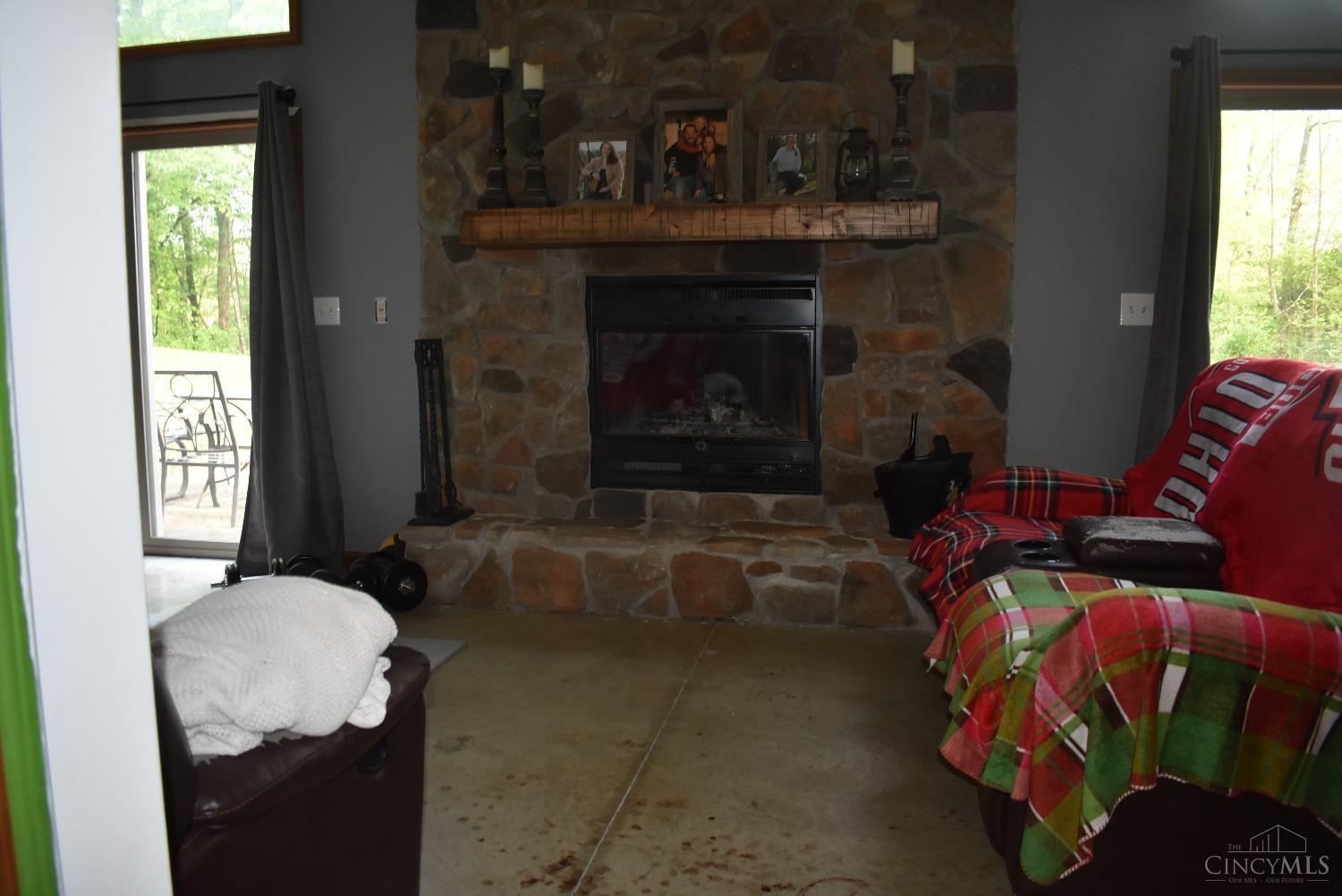10600 Springer Road Hillsboro, OH 45133 - Photo 27 of 38 looking from hallway