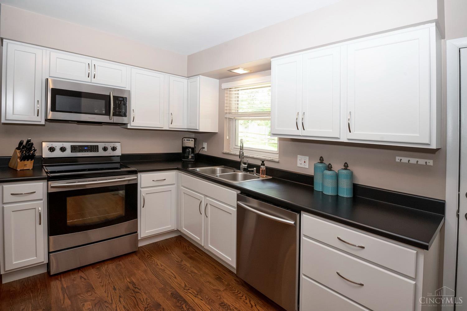 5826 Lawrence Road Cincinnati, OH 45248 - Photo 4 of 20