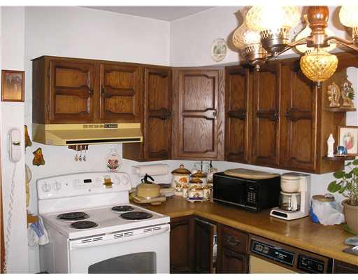 940 Manifold Road Washington, PA 15301 - Photo 8 of 10 Kitchen.