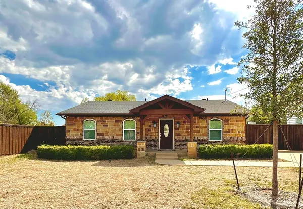 $2,200 | 3922 Clay Avenue, Irving, TX 75061