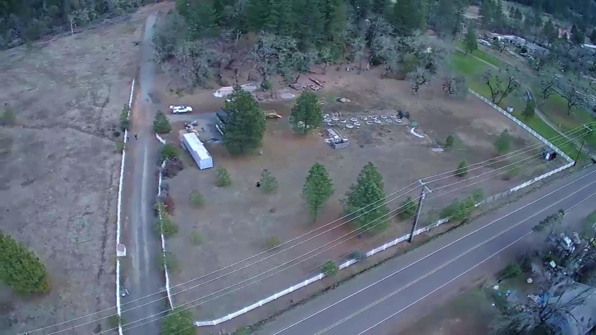 1789 Laurel Road Cave Junction, OR 97523 - Photo 3 of 14 03