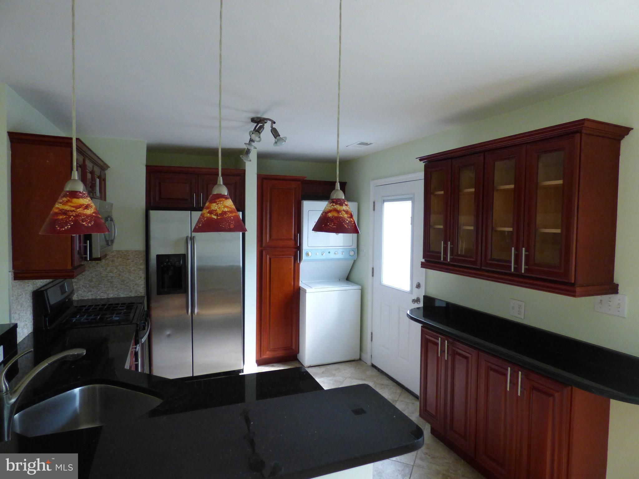 102 West Poplar Road Sterling, VA 20164 - Photo 9 of 20 Kitchen
