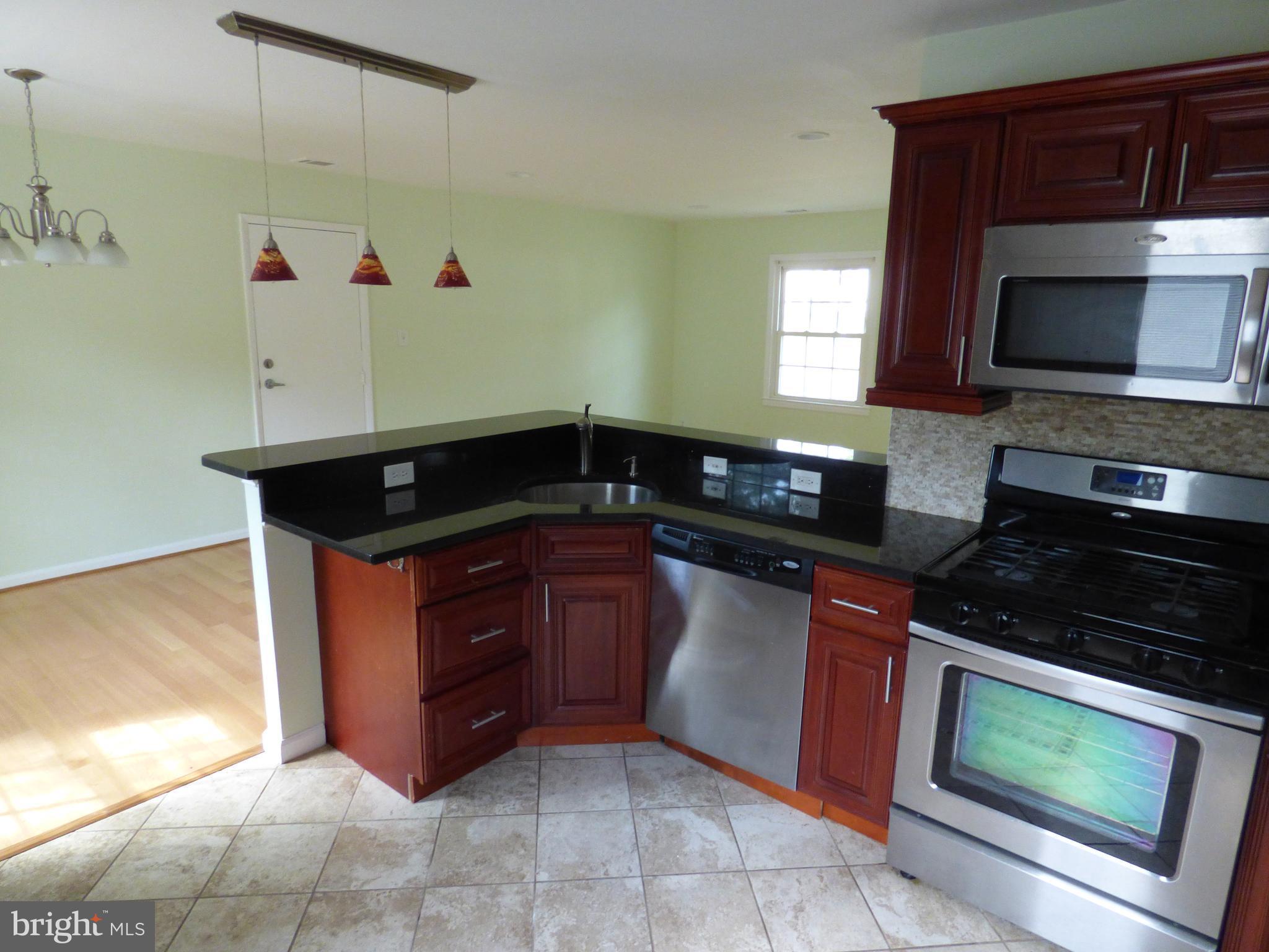 102 West Poplar Road Sterling, VA 20164 - Photo 10 of 20 Kitchen