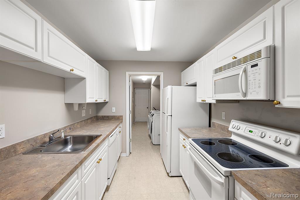 3707 Oakmonte Boulevard Rochester, MI 48306 - Photo 16 of 35