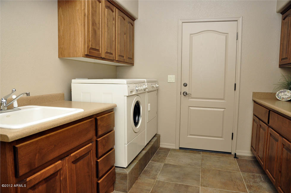 18930 East Quartz Way Rio Verde, AZ 85263 - Photo 18 of 25 Laundry Room