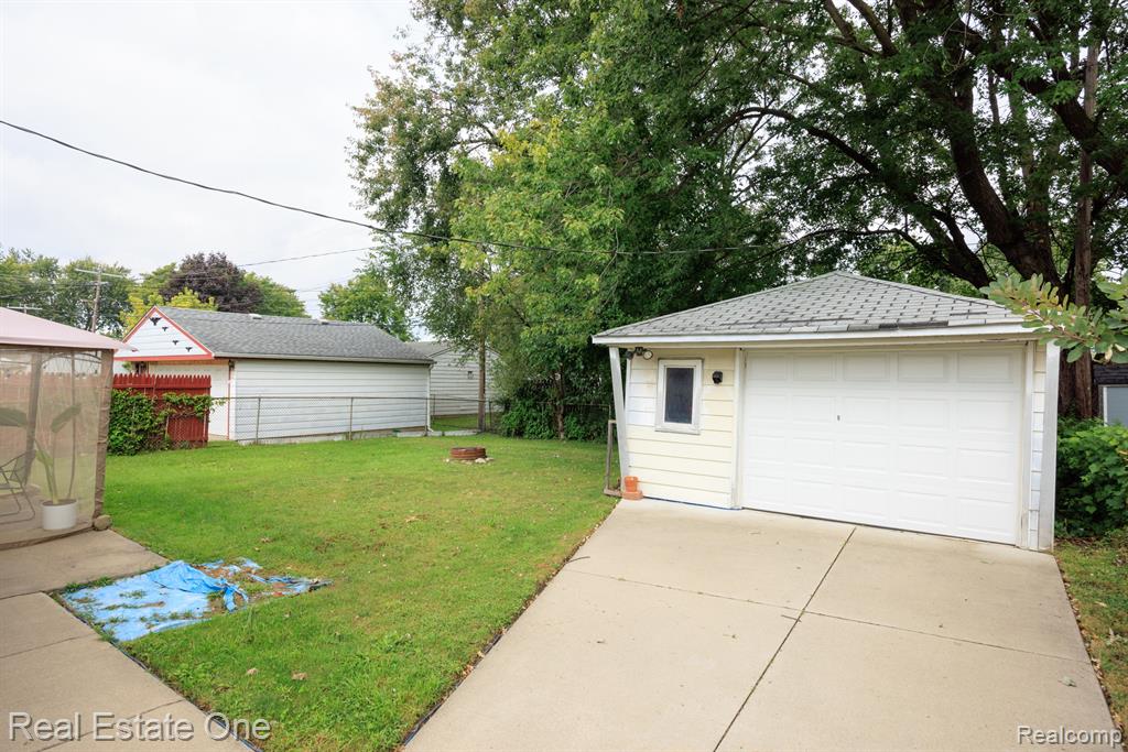 15291 Frazho Road Roseville, MI 48066 - Photo 22 of 26 Gallery Image 22