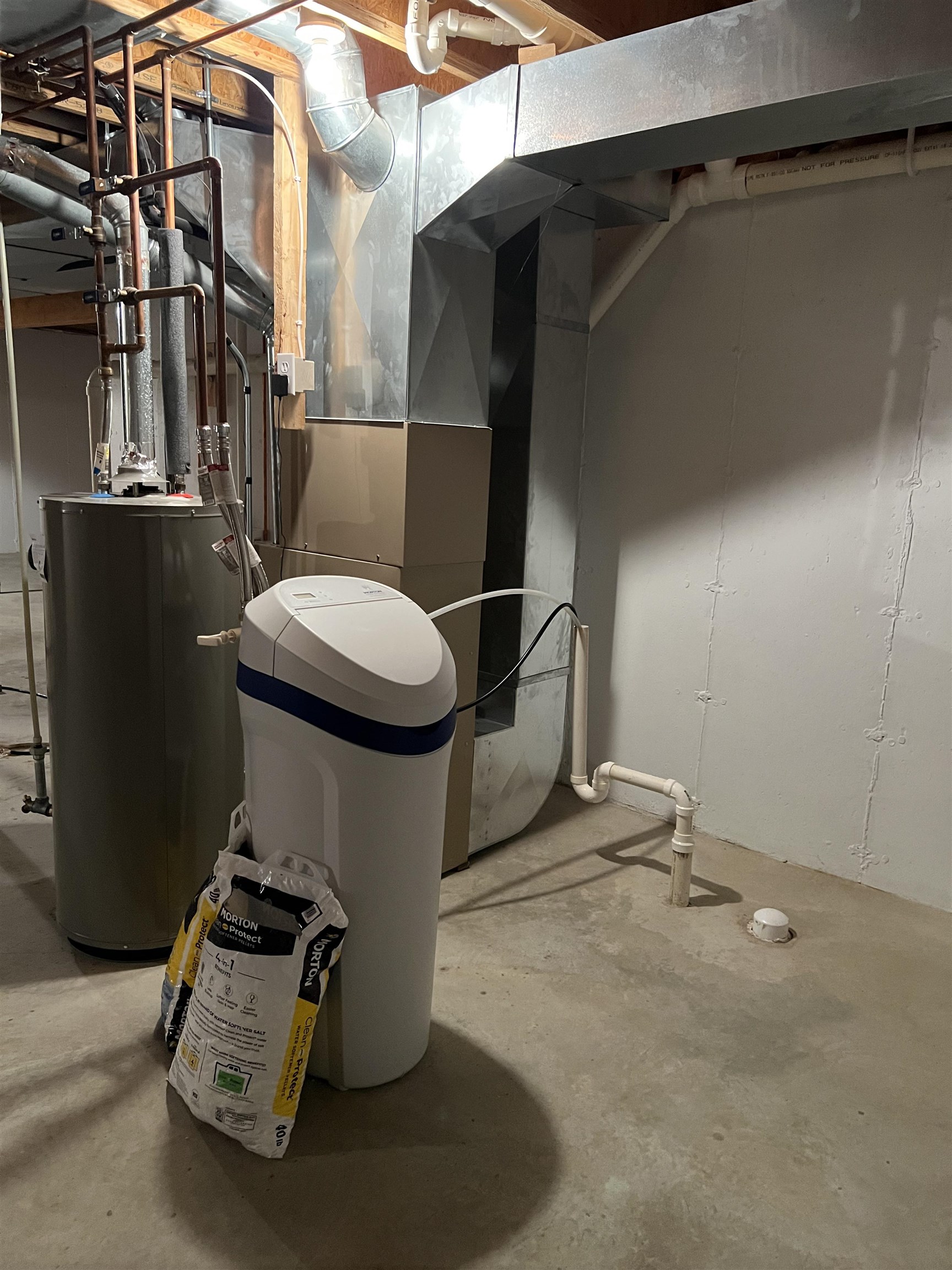 1917 Comanche Court Freeport, IL 61032 - Photo 23 of 25 a room with water heater and storage