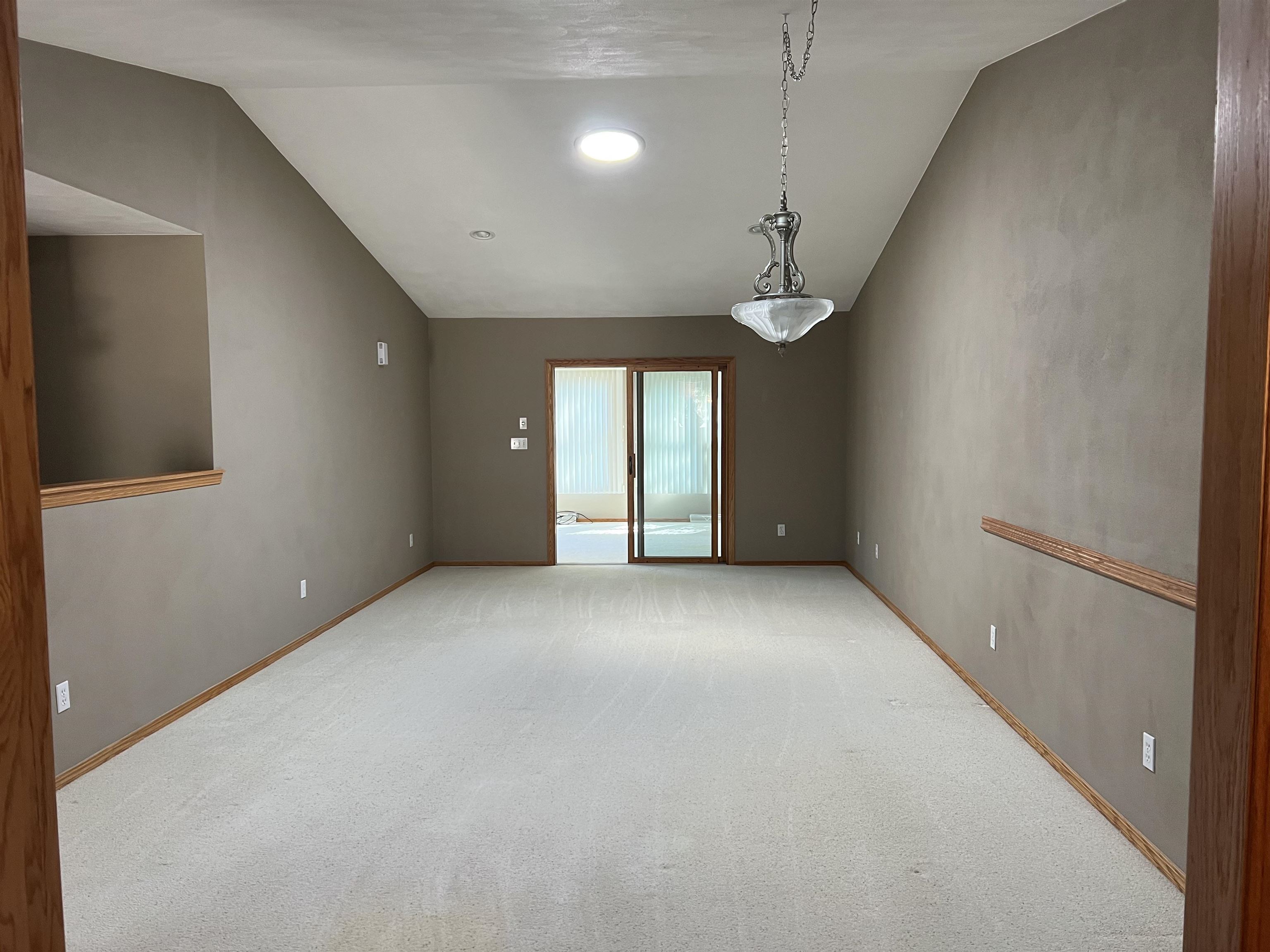 1917 Comanche Court Freeport, IL 61032 - Photo 5 of 25 a view of an empty room with a window